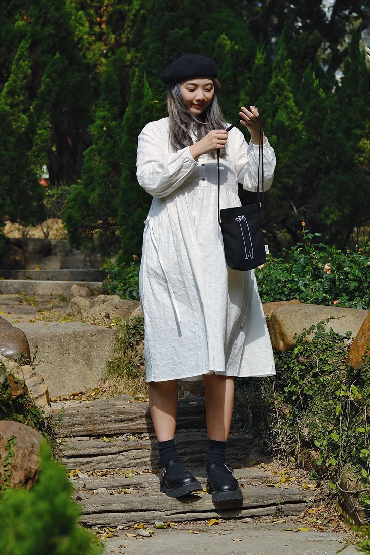 Youarebeloved 🐈⬛ 黑色伸長長貓刺繡斜孭袋