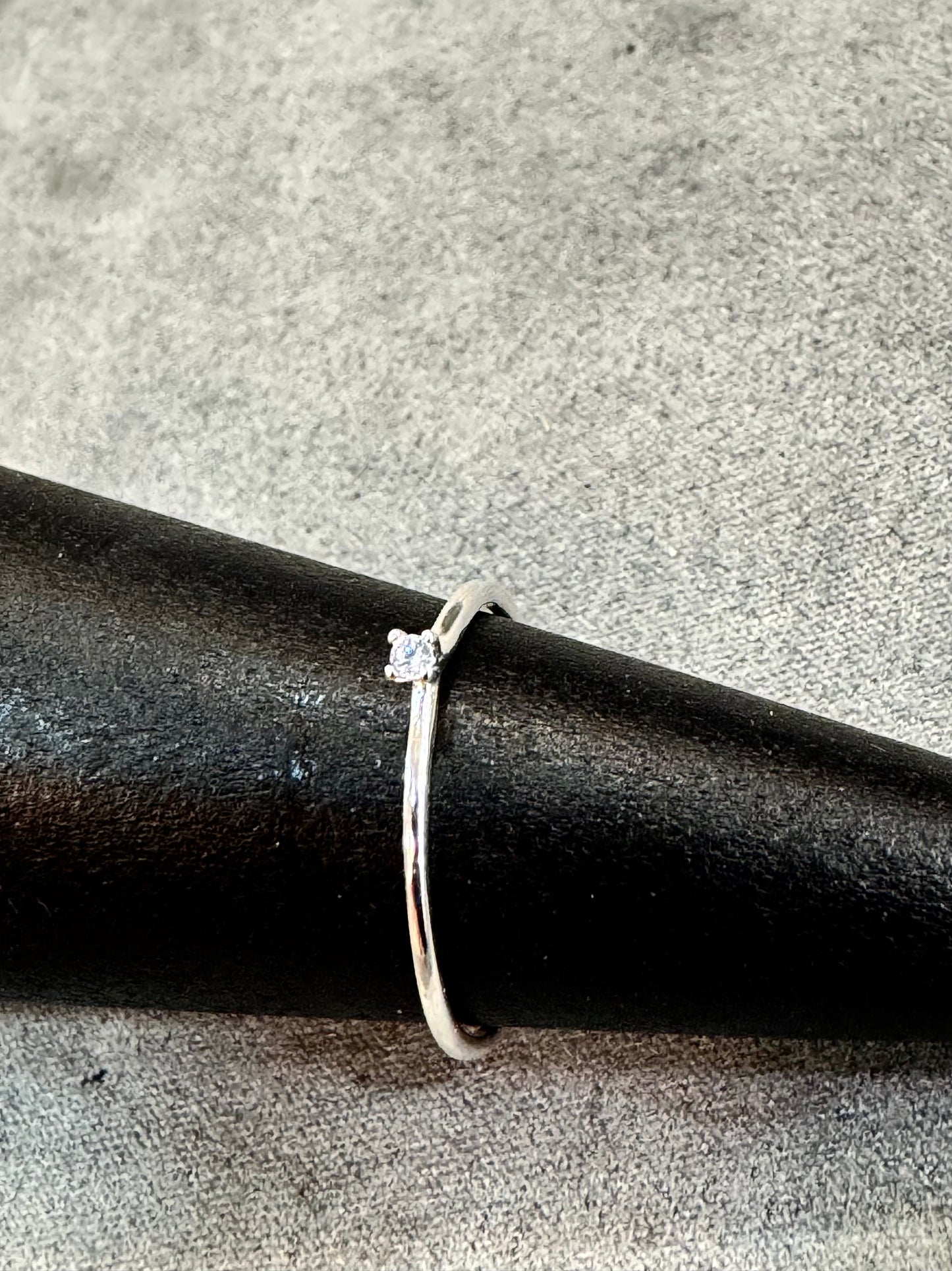 Hugbubble - Mini Gold Zircon Ring