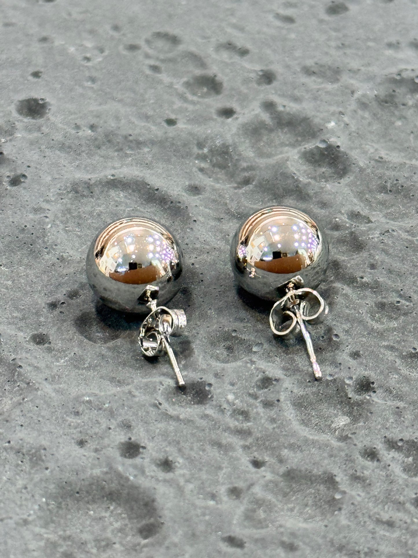 Hugbubble - Bare Ball Earing