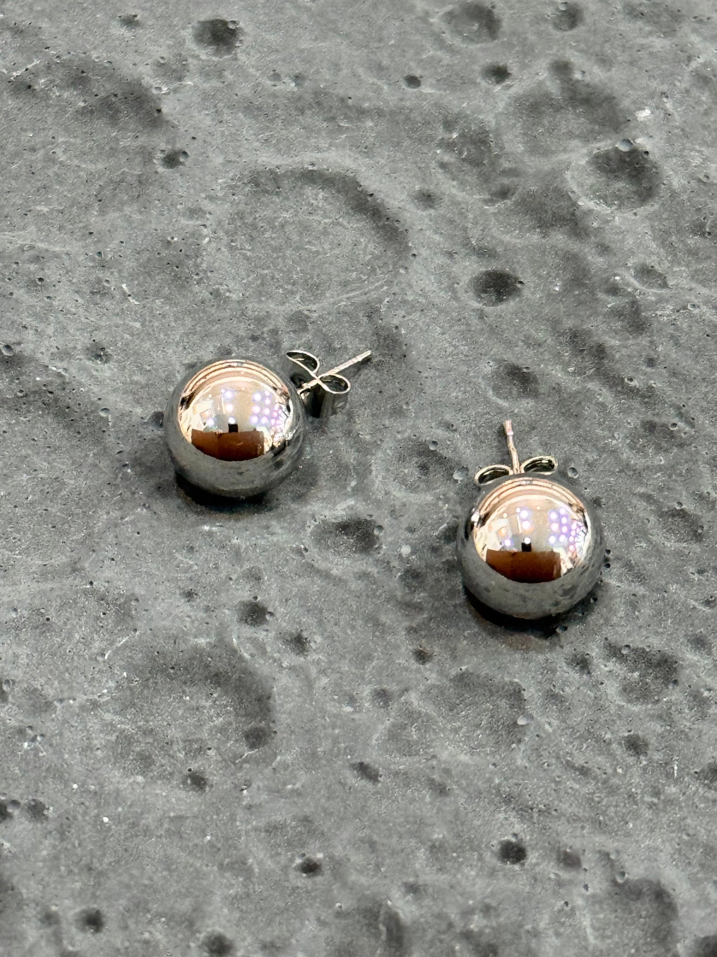 Hugbubble - Bare Ball Earing
