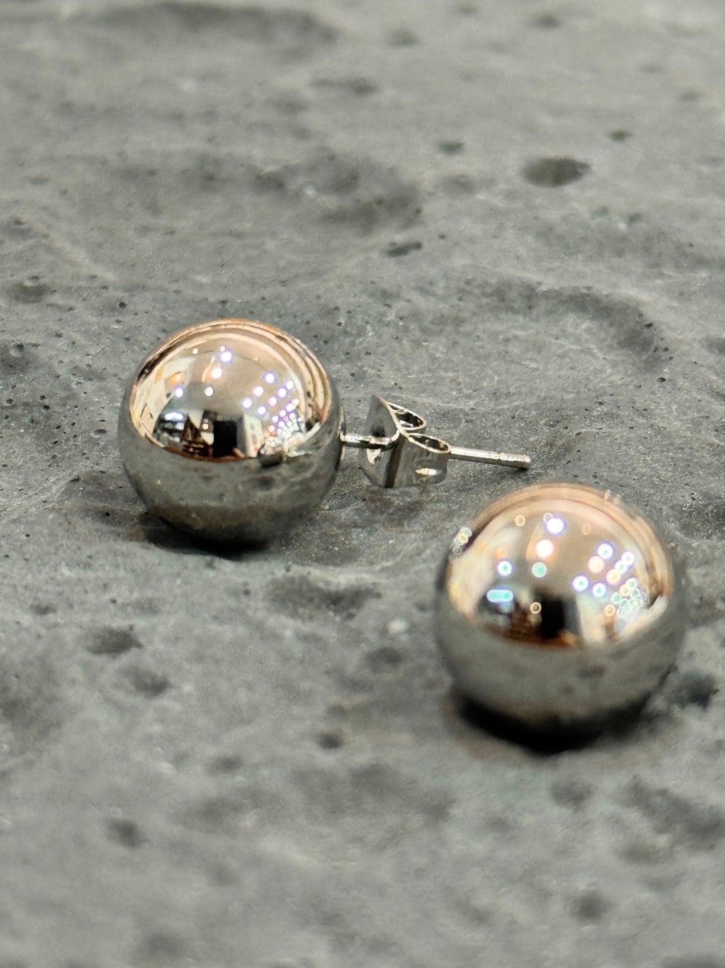 Hugbubble - Bare Ball Earing