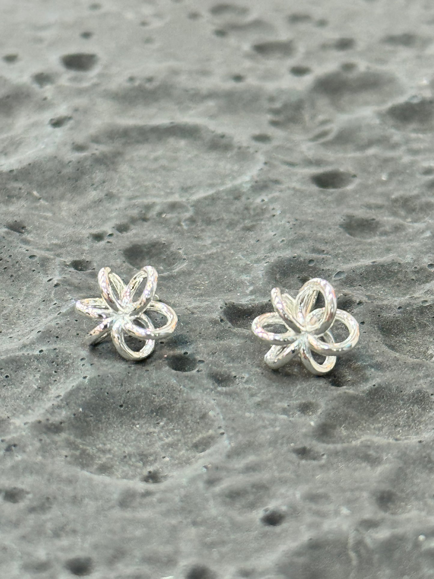 Hugbubble - Mini Telephone Cord Earring