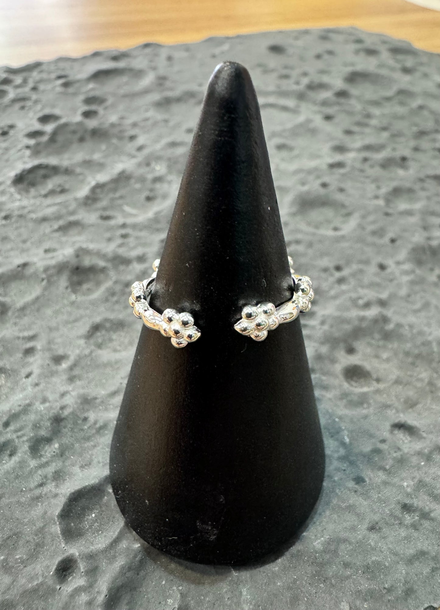 Hugbubble - Heavy Flower Ring