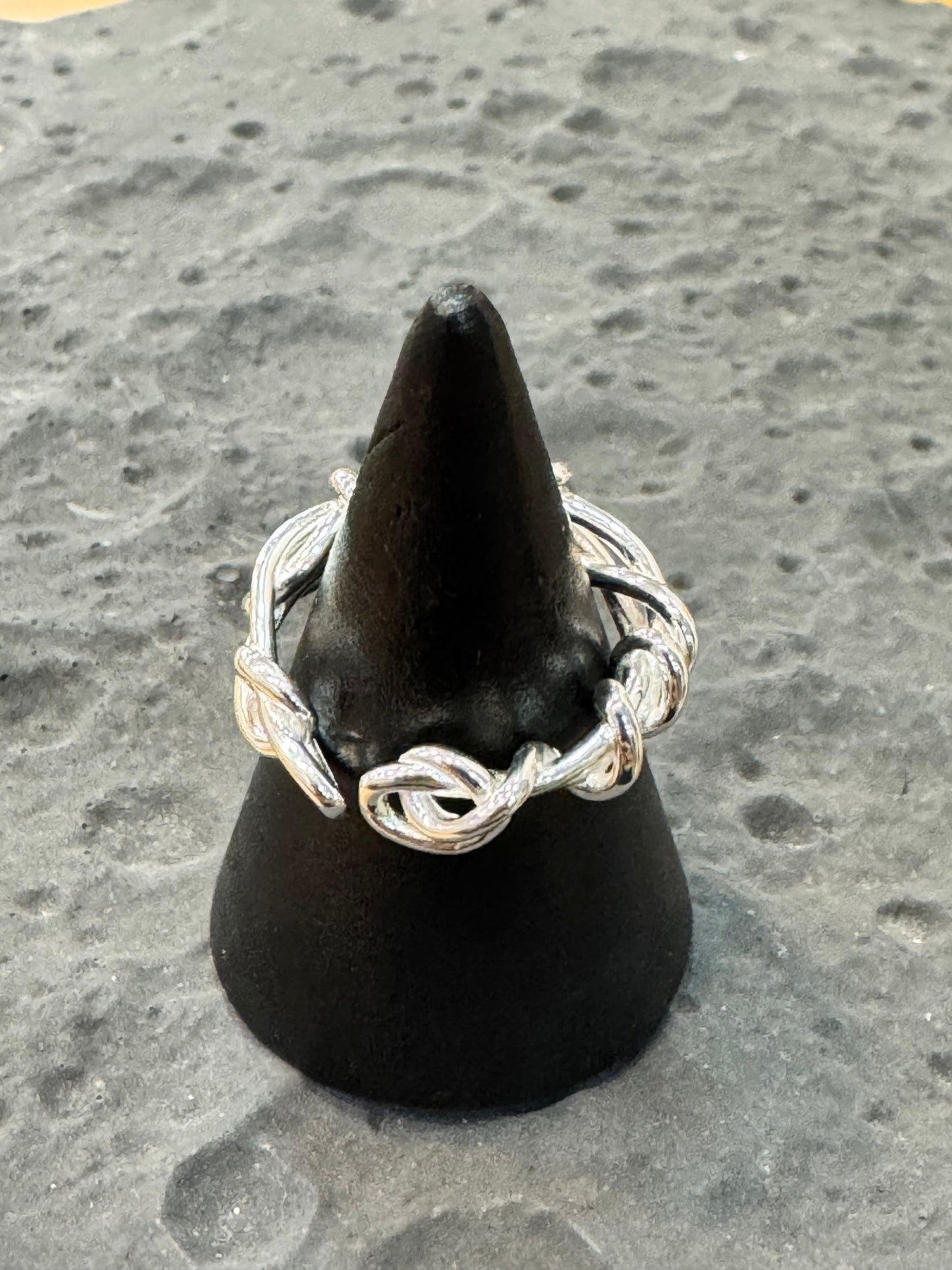 Hugbubble - B Twist Wave Ring