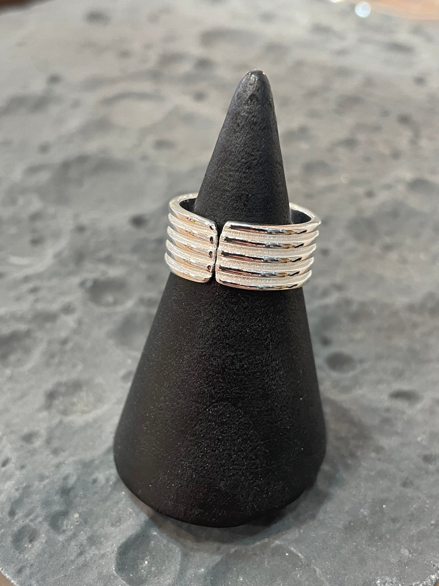 Hugbubble - Double Layer Line Ring