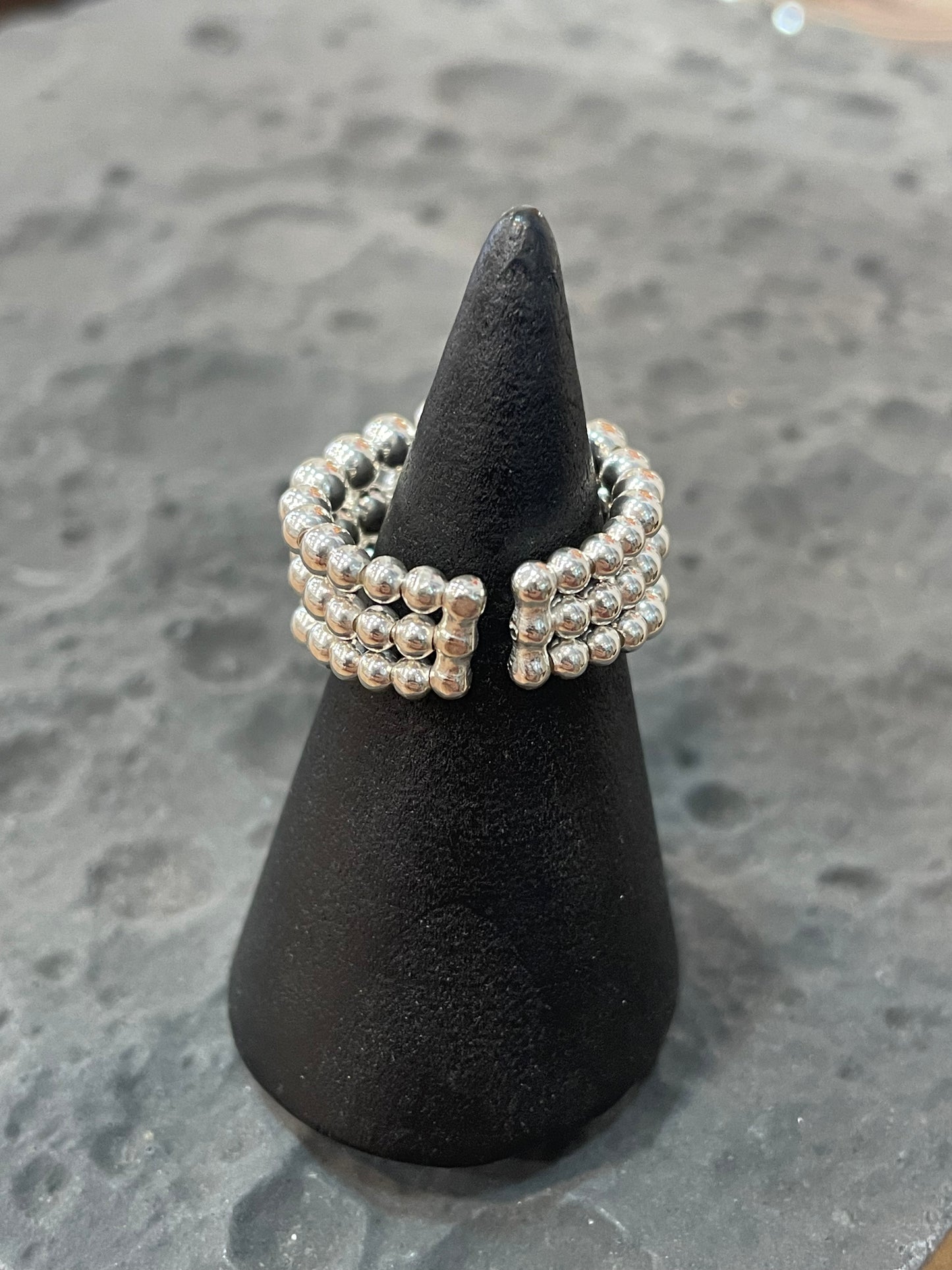 Hugbubble - Third Dot Ring
