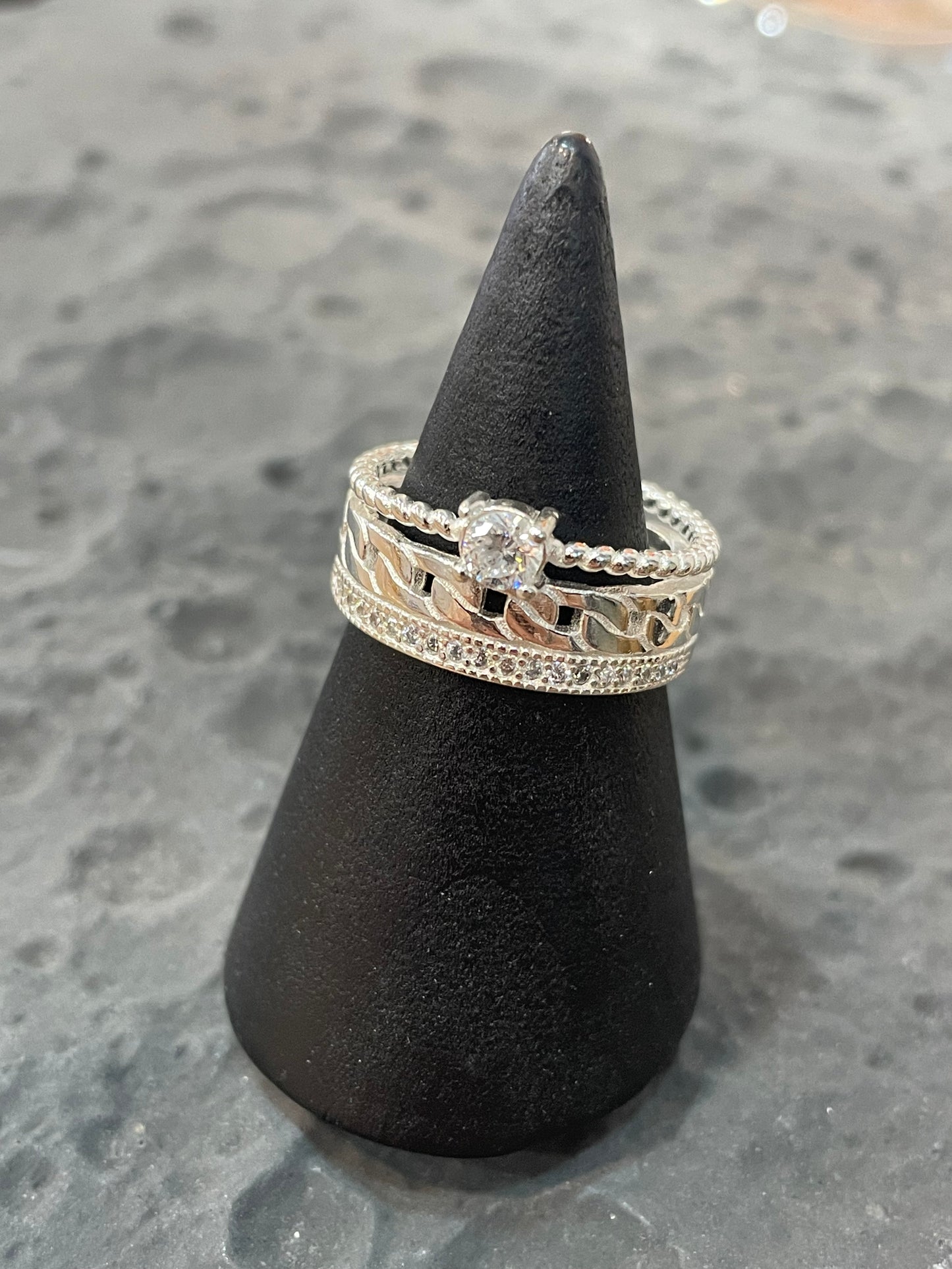 Hugbubble - BW2 Dot Ring