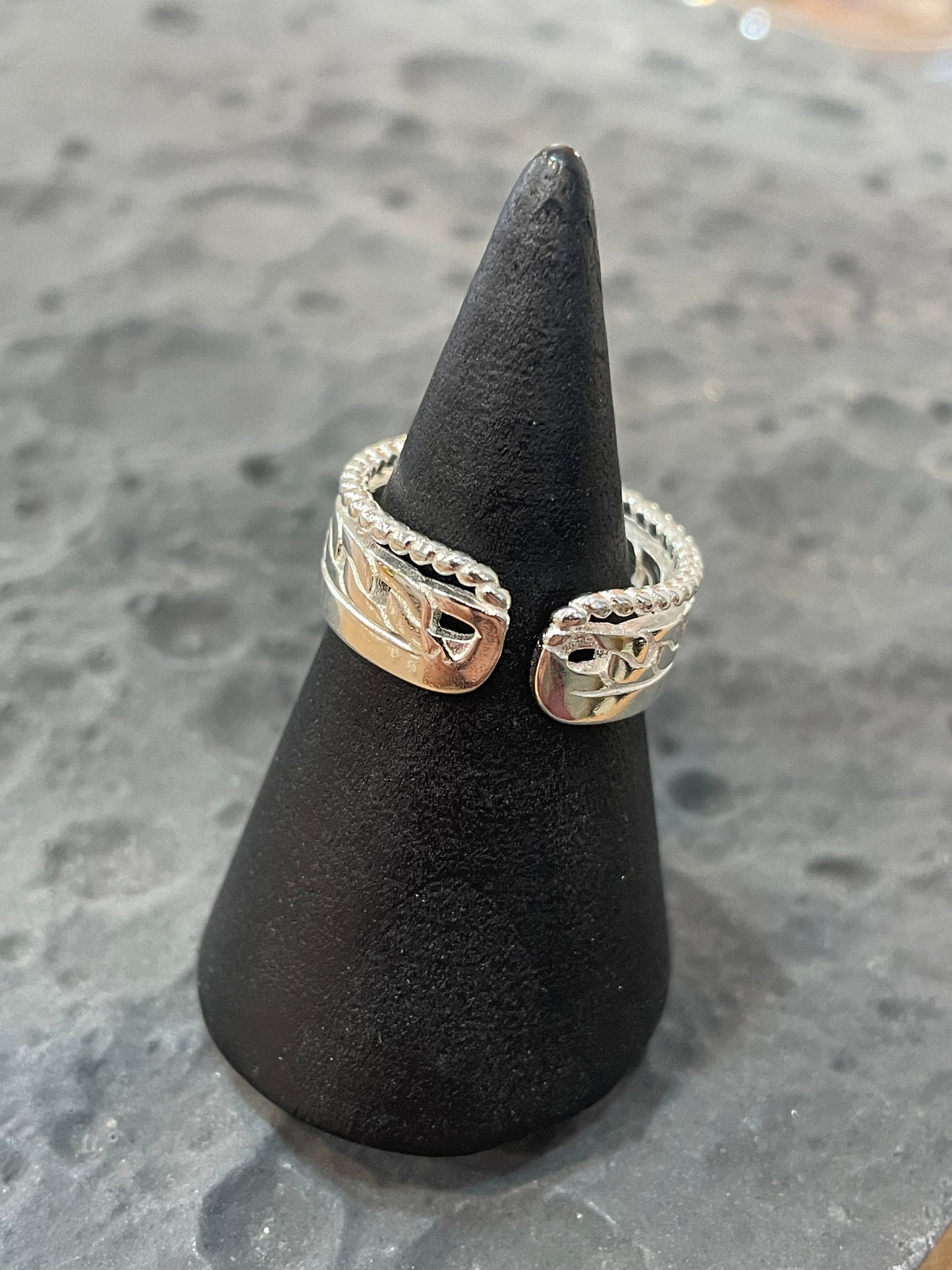 Hugbubble - BW2 Dot Ring