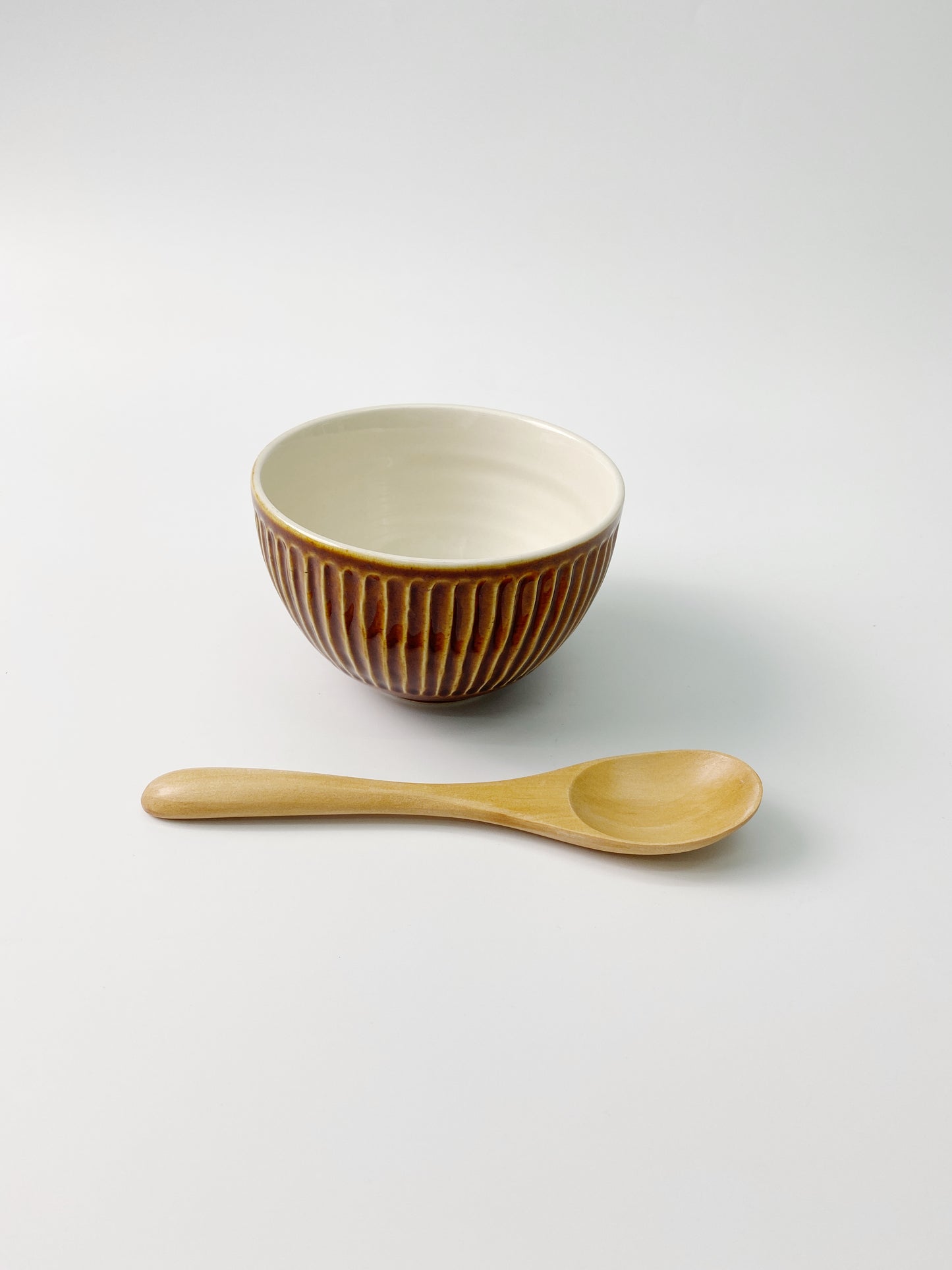 【日本製美濃燒 Japanese Mino Ware】棕色直條紋飯碗套裝 (含木羹) | Brown Striped Rice Bowl Set (With A Wooden Spoon)