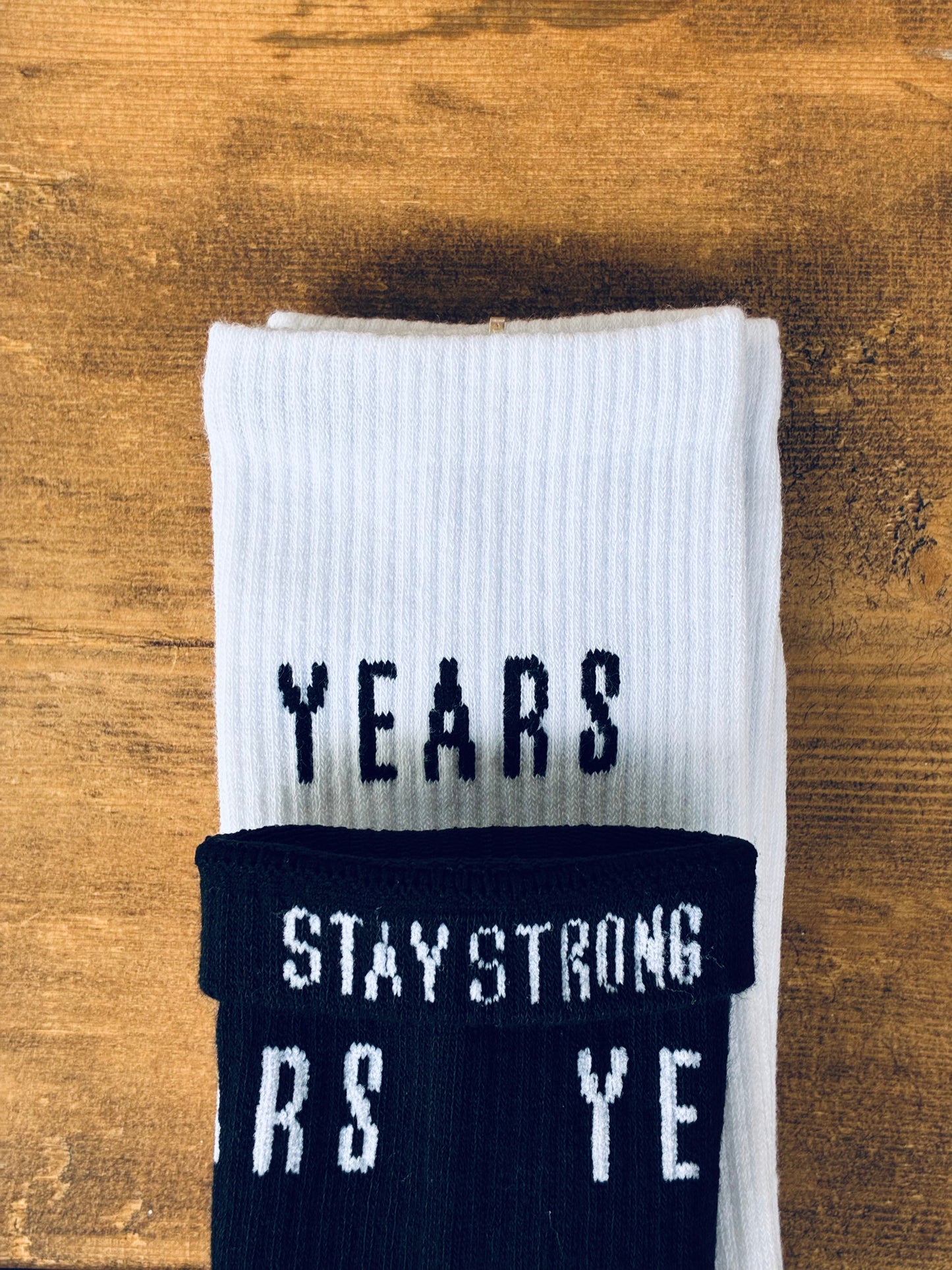 YEARS SOCKS - STAY STRONG (BLACK / WHITE)