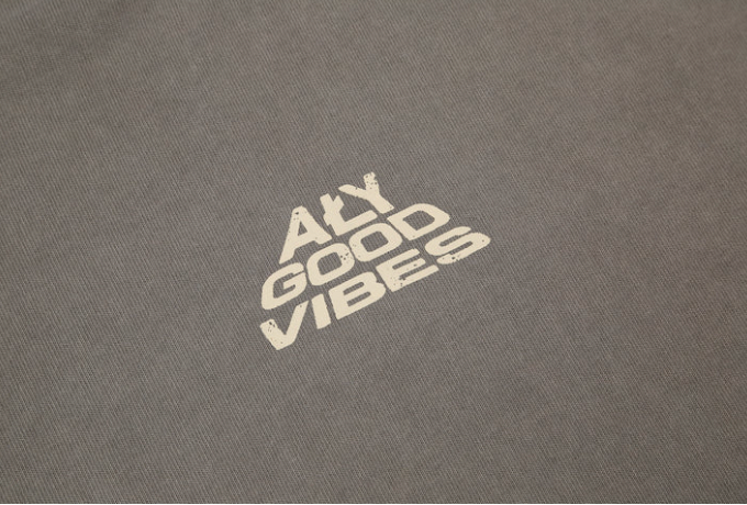 Aly Good Vibes - "IT'S A VIBE" LONG SLEEVE TEE