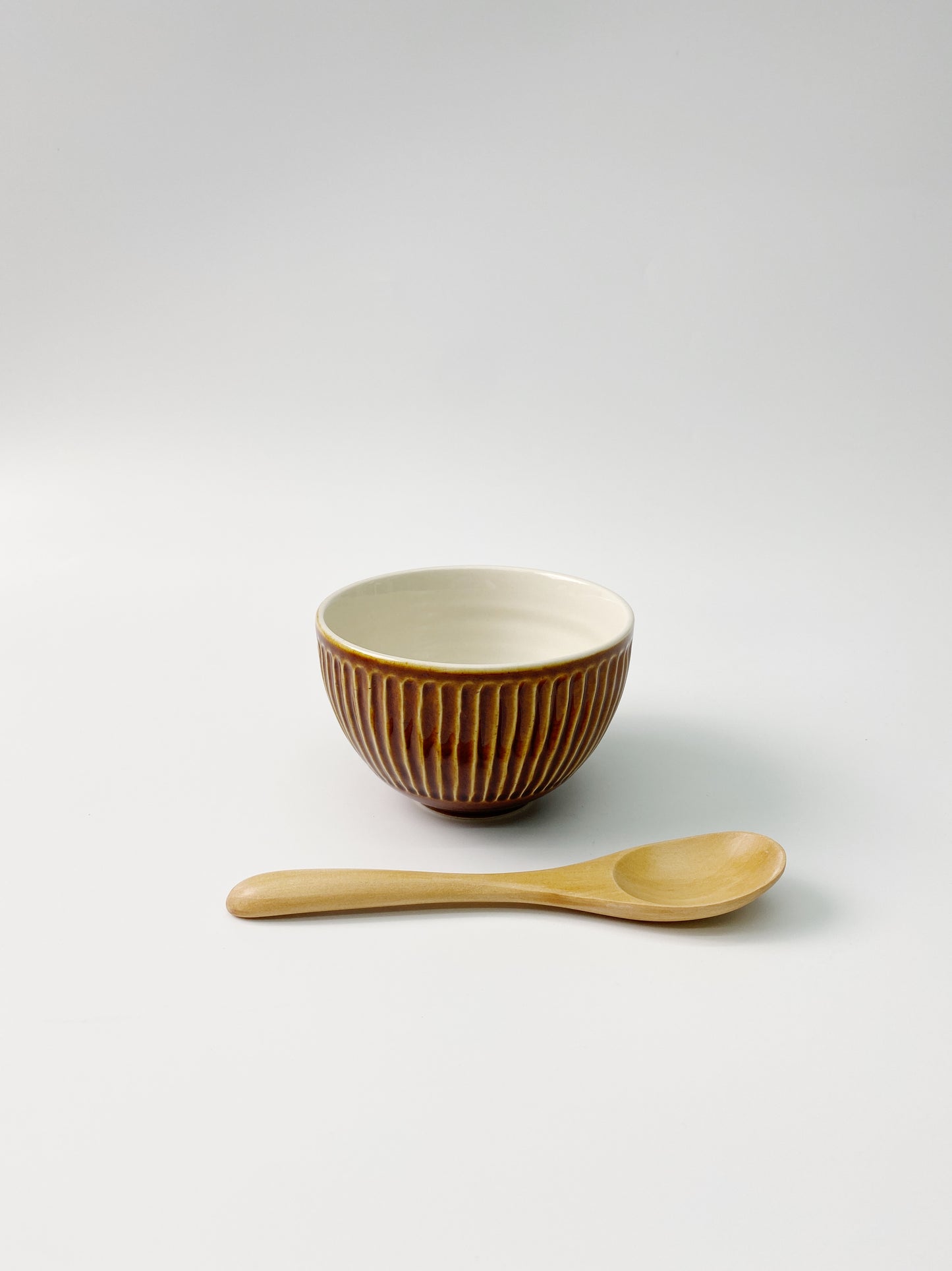 【日本製美濃燒 Japanese Mino Ware】棕色直條紋飯碗套裝 (含木羹) | Brown Striped Rice Bowl Set (With A Wooden Spoon)