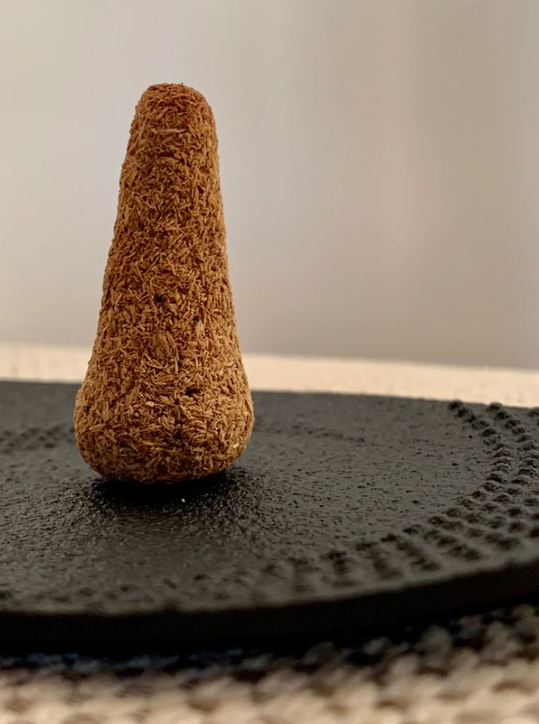 Palo Santo Incense Cone (1 Box - around 30 pieces ) | 印加聖木手工塔香 ( 1盒- 約30粒 )